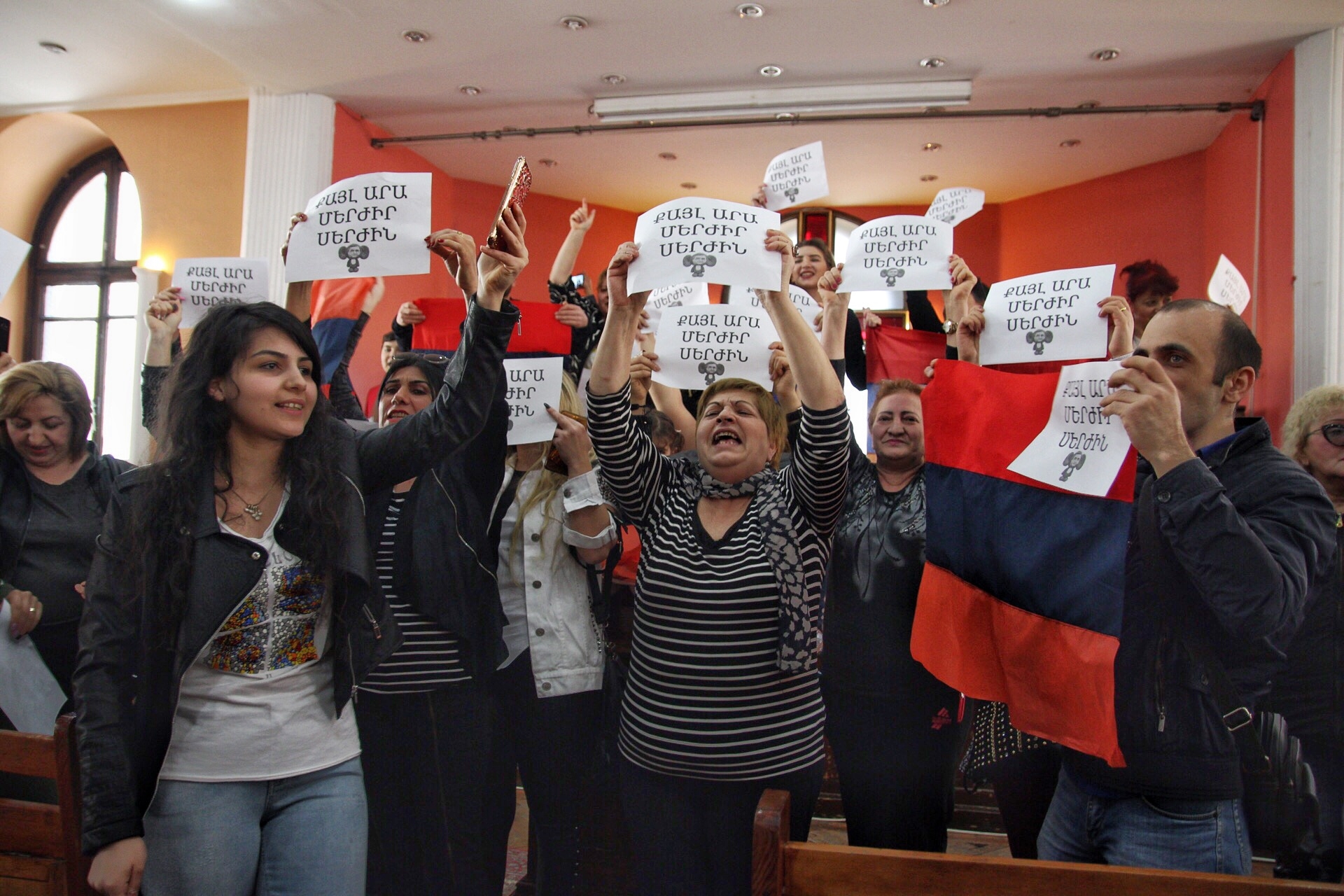 Türkiye'deki Ermenistanlılar Sarkisyan'ı protesto etti